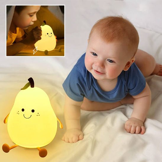 bebe qui regarde une veilleuse bebe