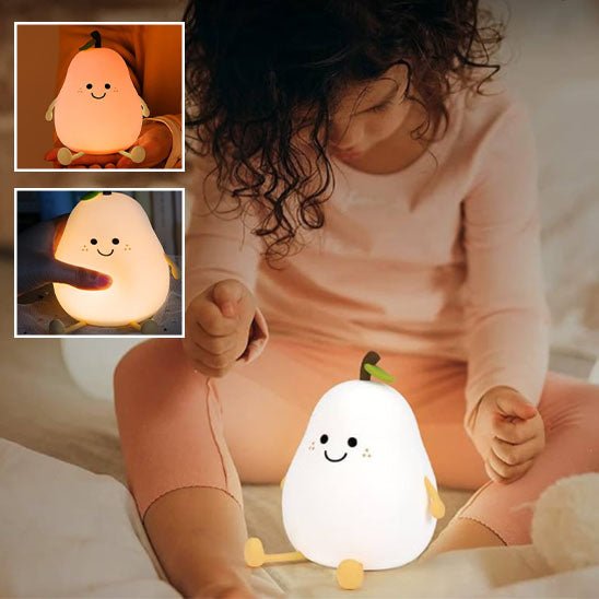 fillet qui regarde une veilleuse bebe